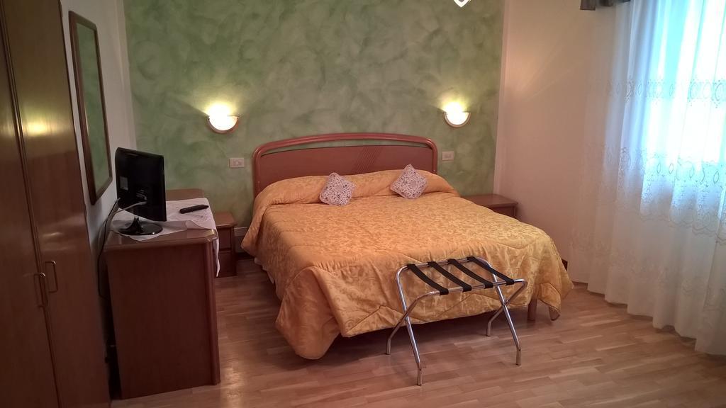 Cecco Di Nara Hotel มาสซาโรซา ภายนอก รูปภาพ